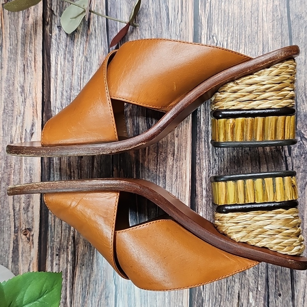 CHLOE` LAIA OCHRE DELIGHT LEATHER BLOCK HEEL SANDALS - Picture 6 of 14